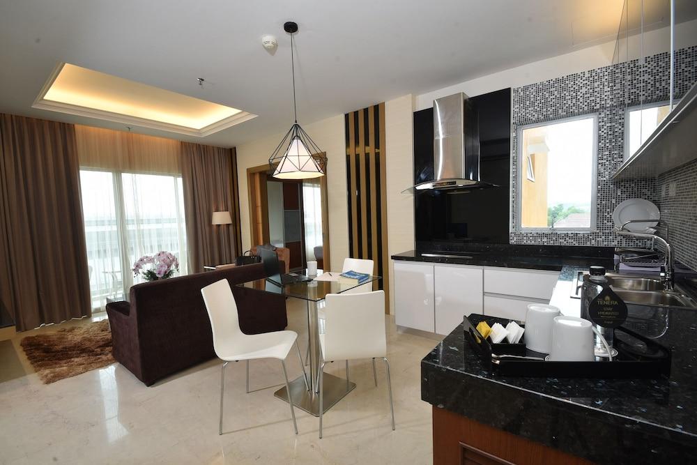 Tenera Hotel بانغي المظهر الخارجي الصورة A 3D rendering of a kitchen and dining room