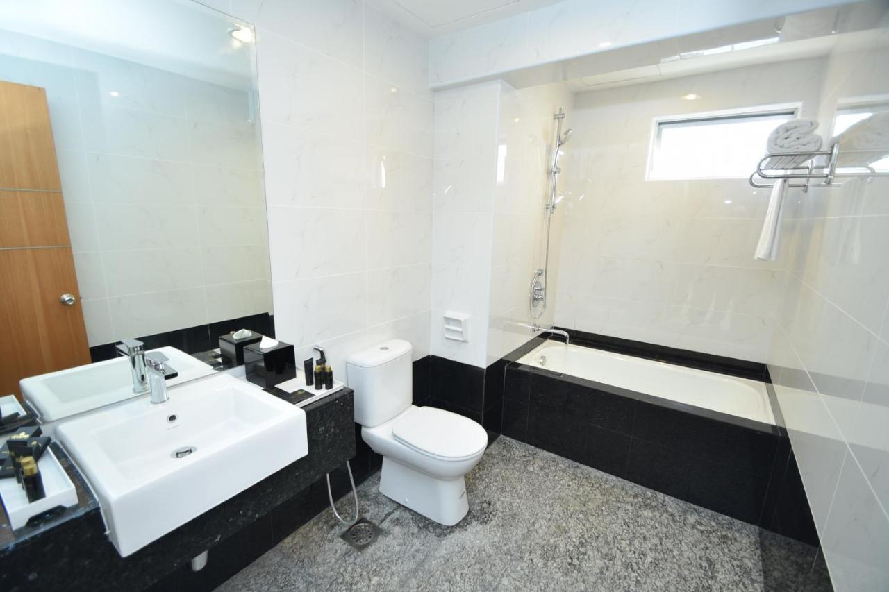 Tenera Hotel بانغي المظهر الخارجي الصورة A modern bathroom
